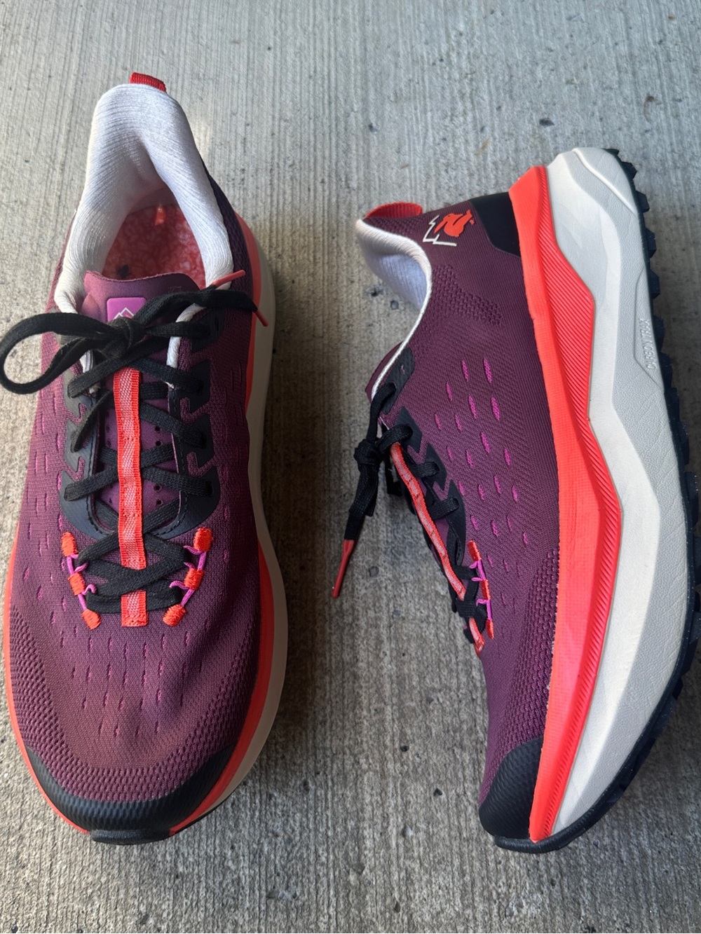 Rabbit running High Country maroon women’s Size 11